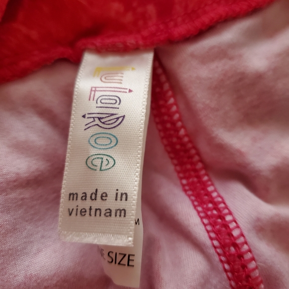 LuLaRoe red lip print leggings - Picture 5 of 7